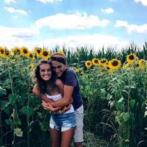 Meet your Posher, Olivia